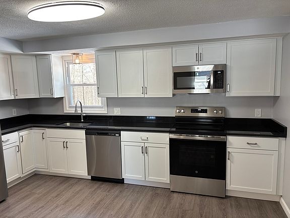 3rd image of 82 Prince Rd