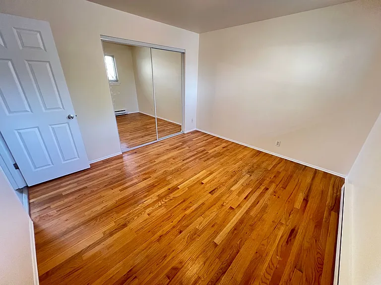 Lake Vista Apartments — Photo 17
