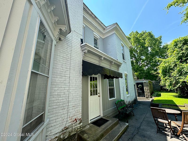 5th image of 10 Bayard Street