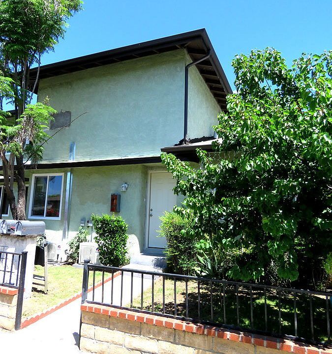 1st image of 1937 N Raymond Ave #1.5