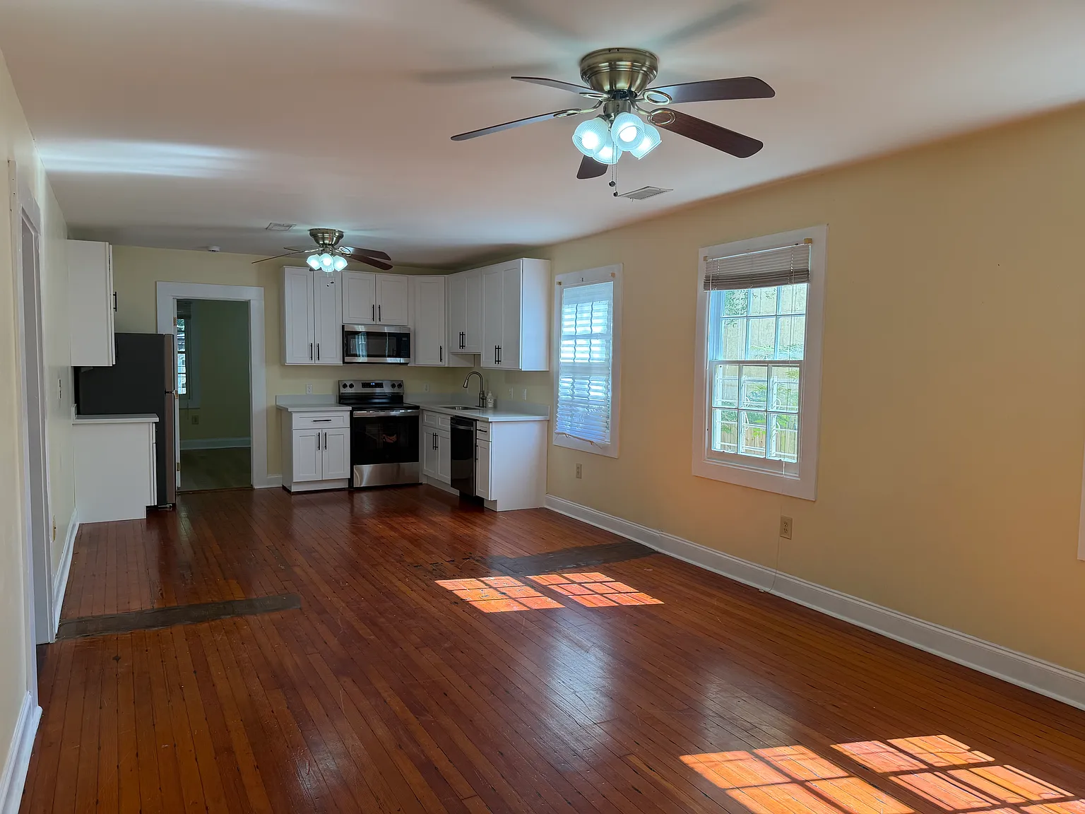 3 bed, 1400 sqft, $2,300 — Photo 2
