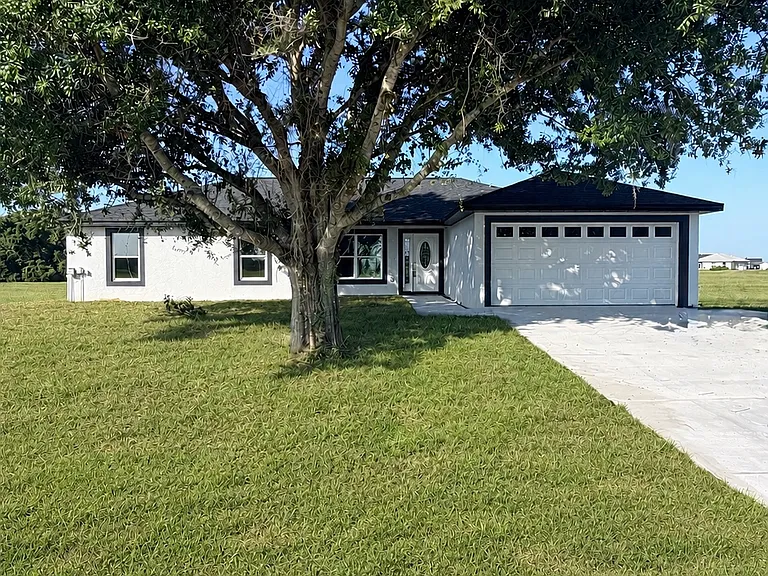 7016 Golf Club Dr — Photo 2