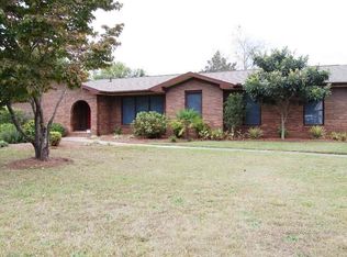 714 Meadowridge Dr, Warner Robins, GA 31093