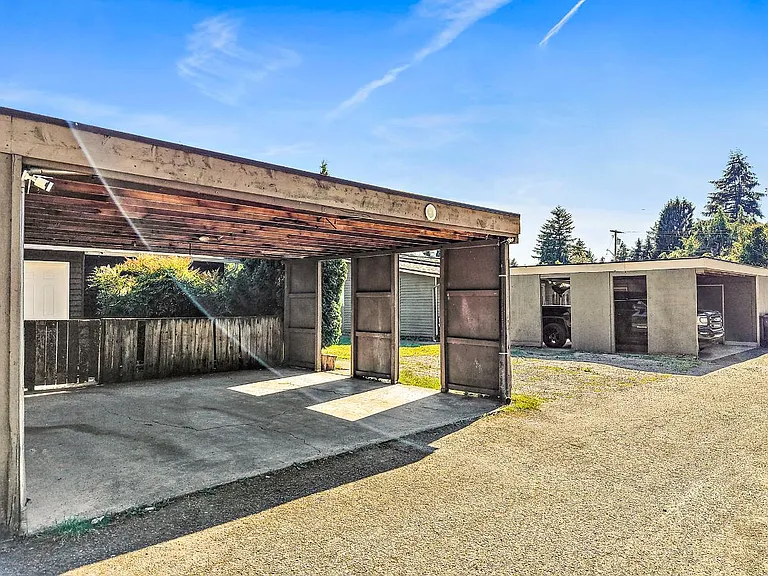 417 22nd St SE #C — Photo 27