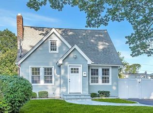 2103 Willoughby Ave, Wantagh, NY 11793
