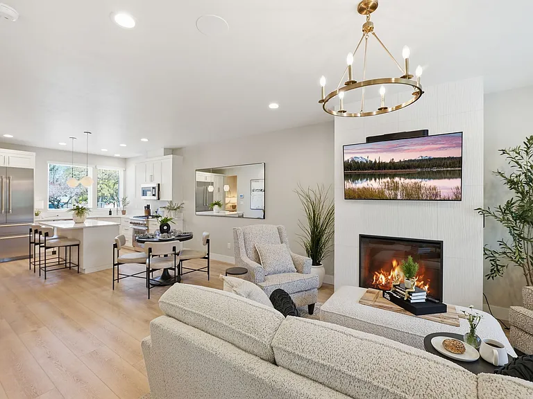 330 NE Quimby Ave #2 — Photo 8