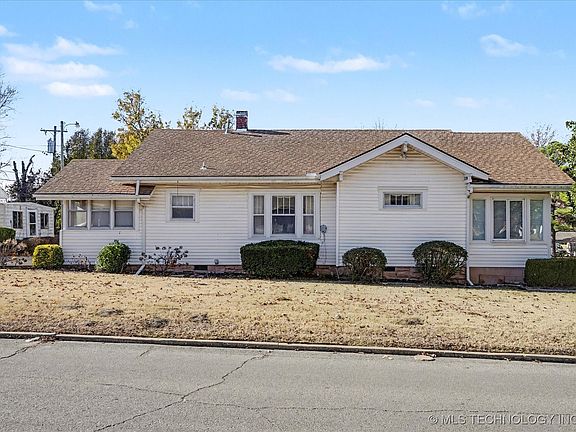 3rd image of 1348 E McKinley Ave