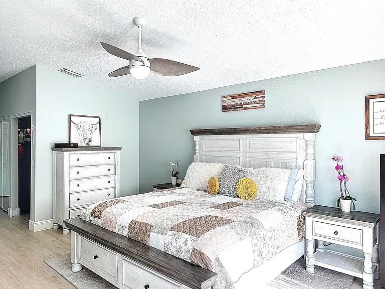 15072 Corby Ct — Photo 4
