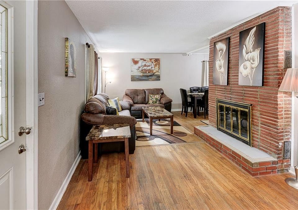 1st image of 149 Chelsea Ave