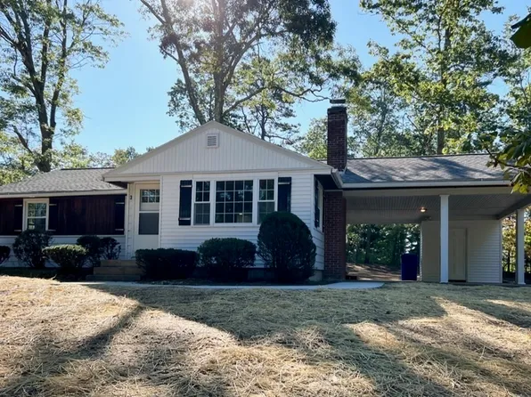 3 Balboa Dr, Springfield, MA 01119
