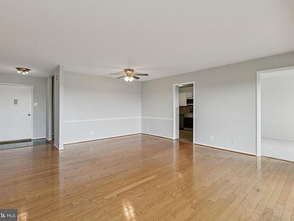 3rd image of 307 Yoakum Pkwy APT 1620