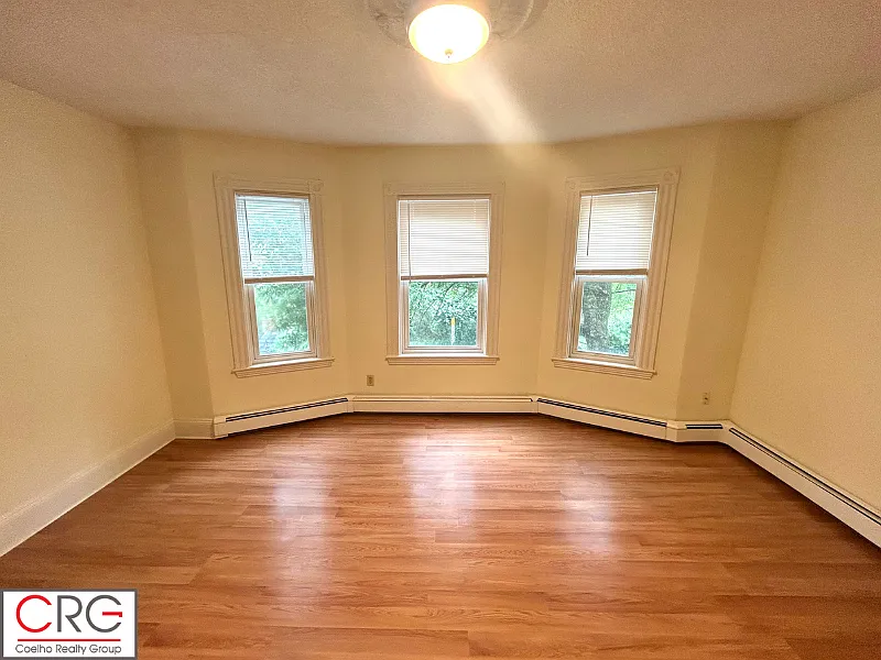 2 bed, 1000 sqft, $3,200 — Photo 2