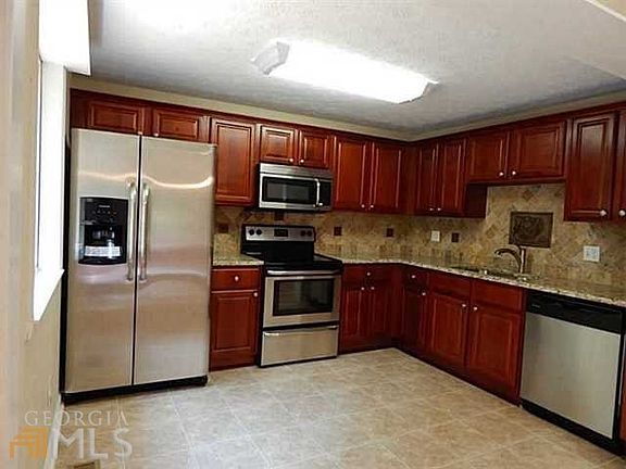 BRAND NEW CUSTUM KITCHEN COMES WITH TOP OF THE LINE SS APPLIANCE PACKAGE, CUSTUM SLAB OF GRANITE, CUSTUM CABINETS, AND MUCH MORE!