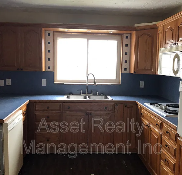 218 Britton Dr — Photo 6