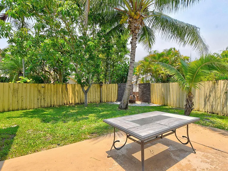 7813 Kenway Pl W — Photo 38