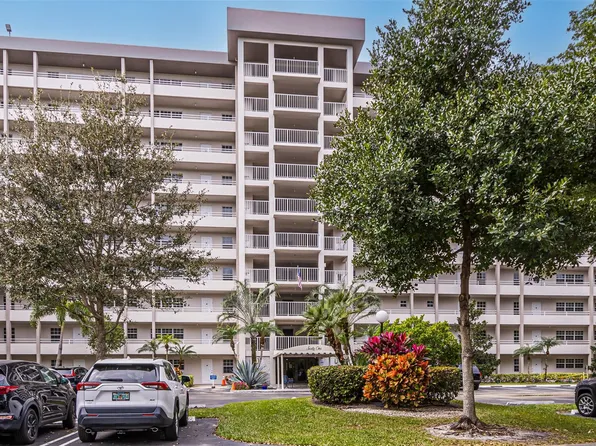 575 Oaks Lane #703, Pompano Beach, FL 33069