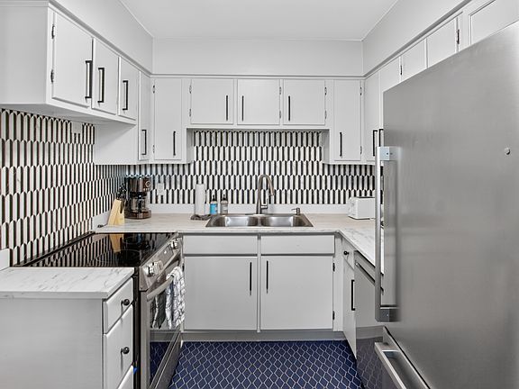 5th image of 29 E 67th St APT 2