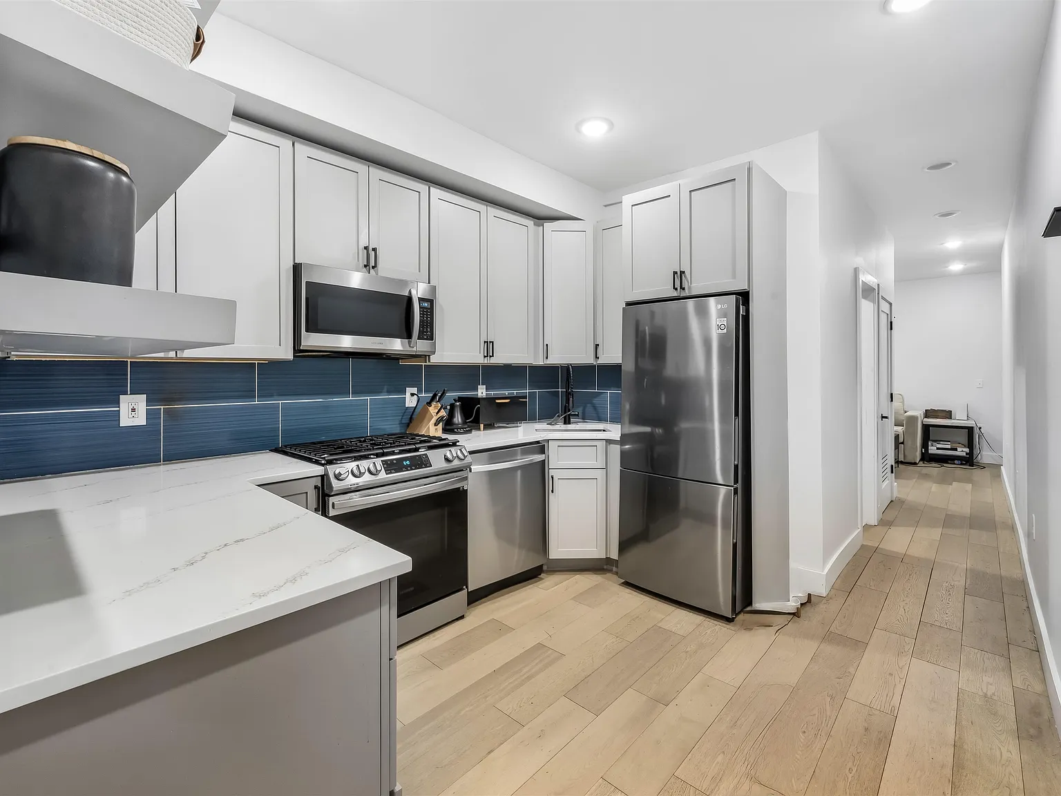 2 bed, 1.0 bath, $3,650 — Photo 4