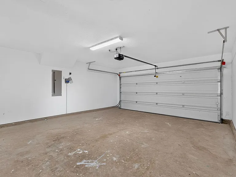 13291 Guerin Dr — Photo 43