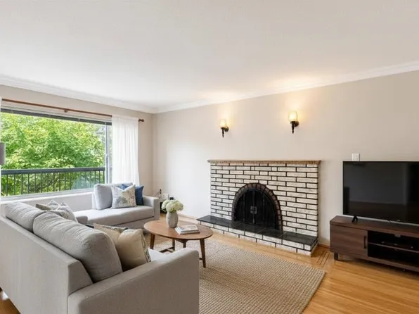 6072 Selma Ave, Burnaby, BC V5H 3R2