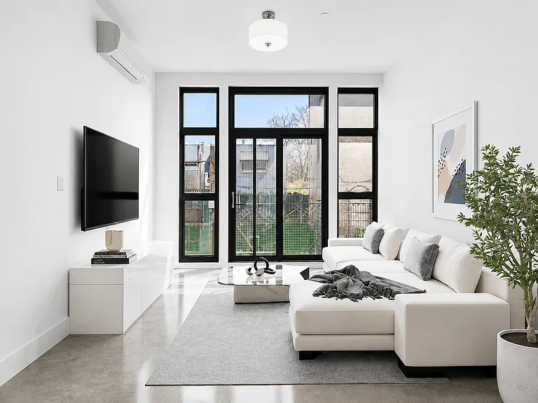 30 Belvidere St #2B — Photo 2