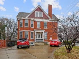 2549 University Ct, Cincinnati, OH