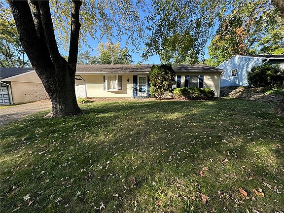 3rd image of 917 Hillside Dr