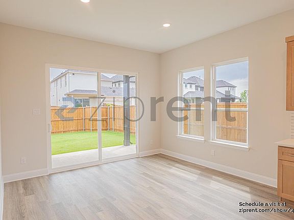 4th image of 2970 Eleanor Dr