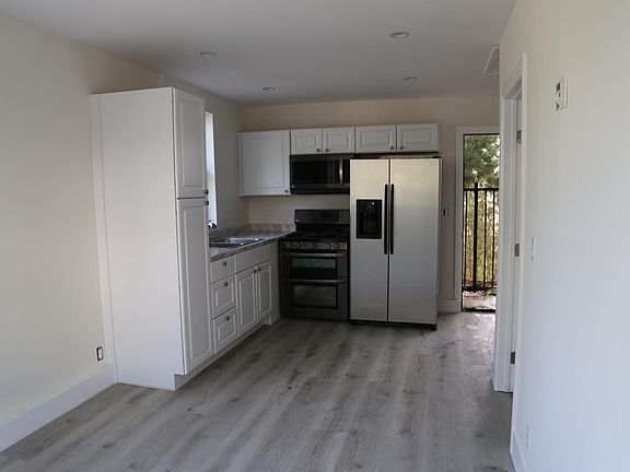 4th image of 20431 Tiara St