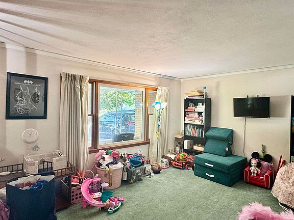 4th image of 901 Melody Ln