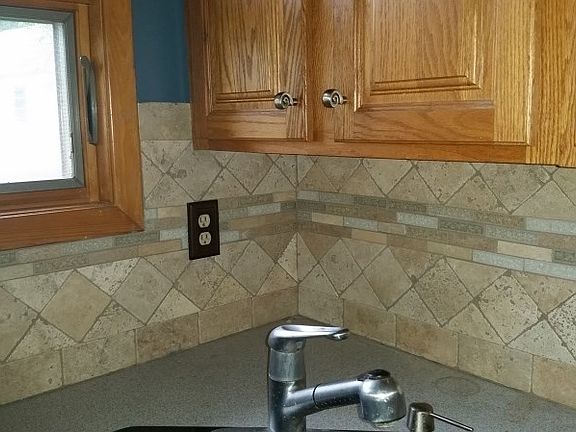5th image of 26 Lakeshore Dr E