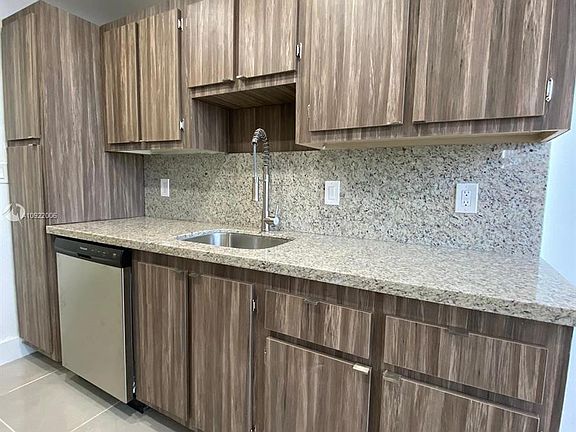 5th image of 1200 NE Miami Gardens Dr APT 420W