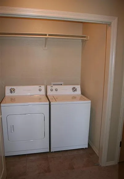 2857 N Seneca Ave — Photo 19