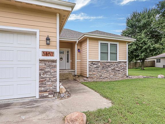 2nd image of 3857 Hunters Cir