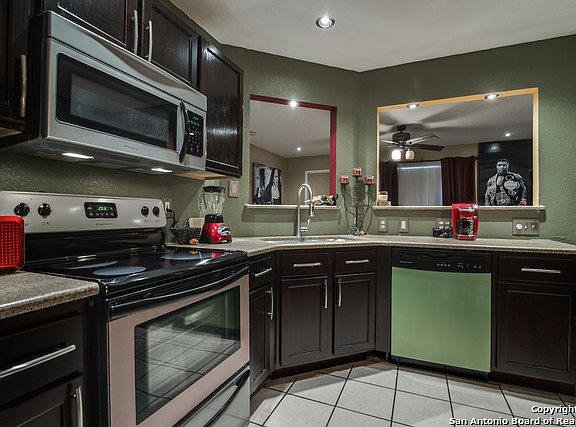 3rd image of 9258 Encino Vlg