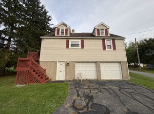 304 Green Grove Rd, Olyphant, PA 18447