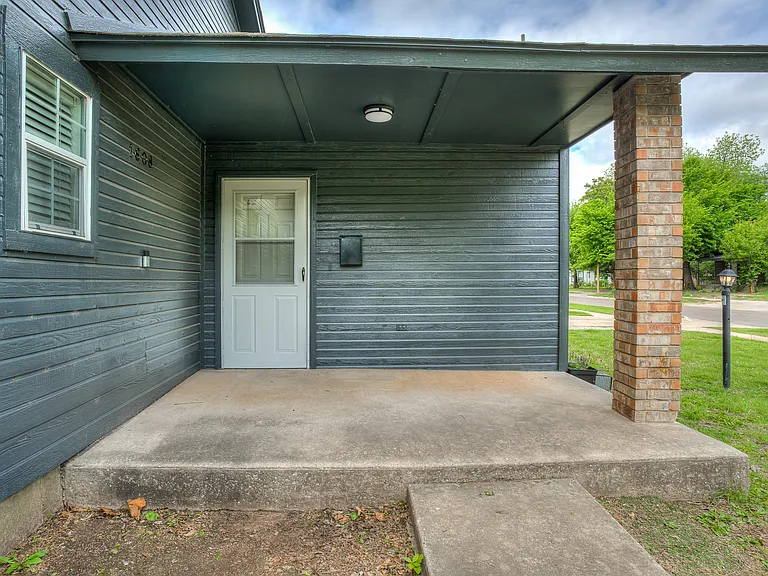 1608 NW 7th St — Photo 1