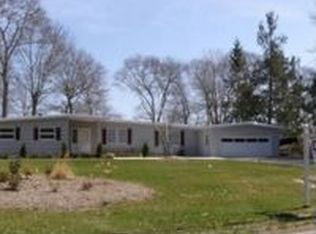 39 Hewitt Blvd, Center Moriches, NY