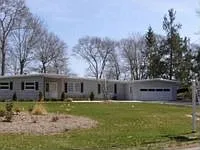 39 Hewitt Blvd photo 1