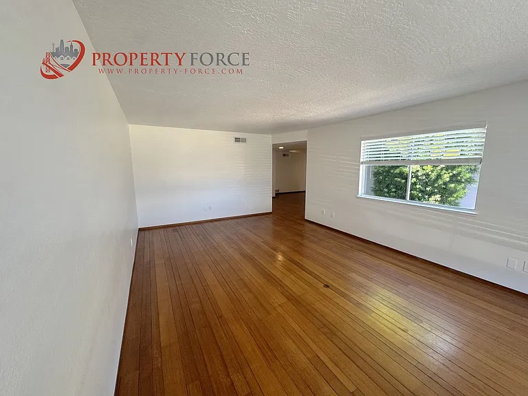 936 Constitution Dr — Photo 6