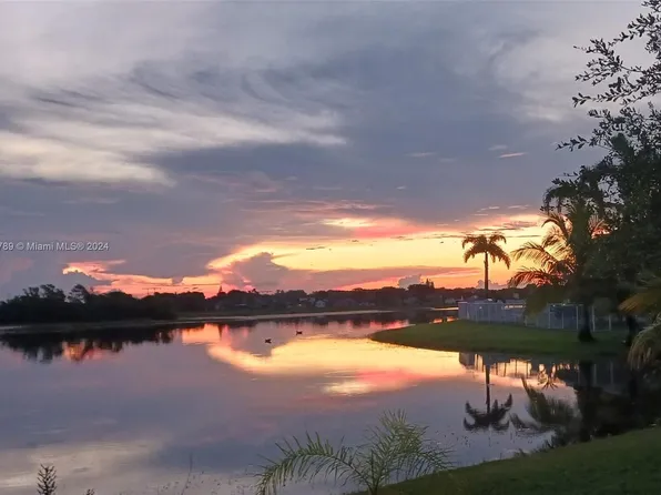 1304 Windsor Ln, Weston, FL 33327