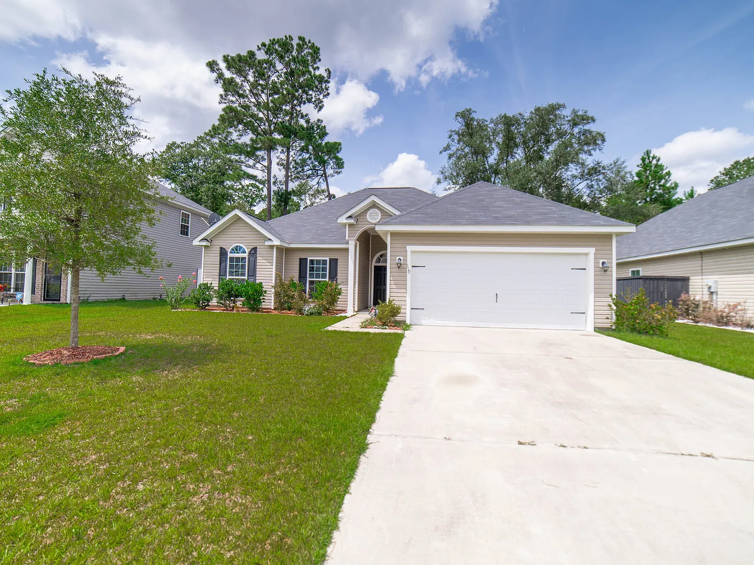 4 bed, 1651 sqft, $2,200 — Photo 3
