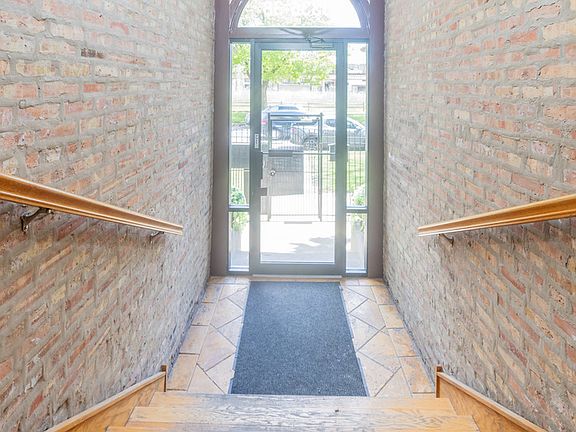 5th image of 5336 S Prairie Ave #1N