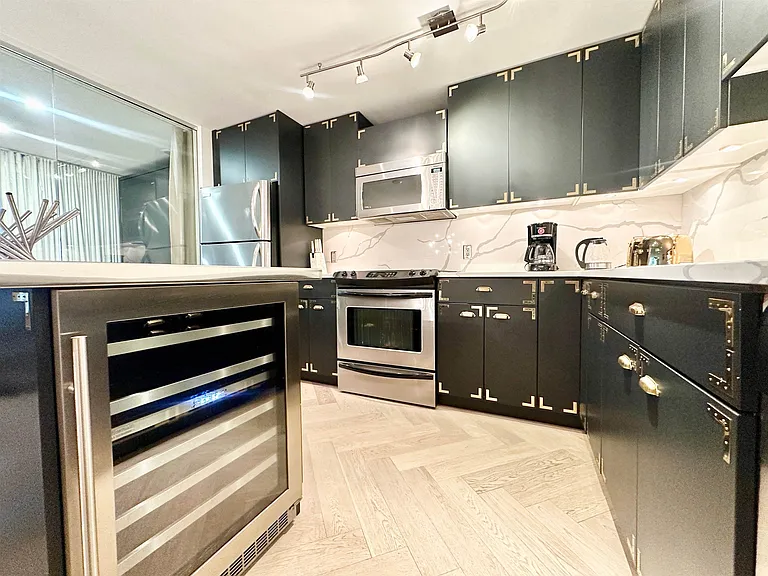550 Beatty St #5-4 — Photo 13
