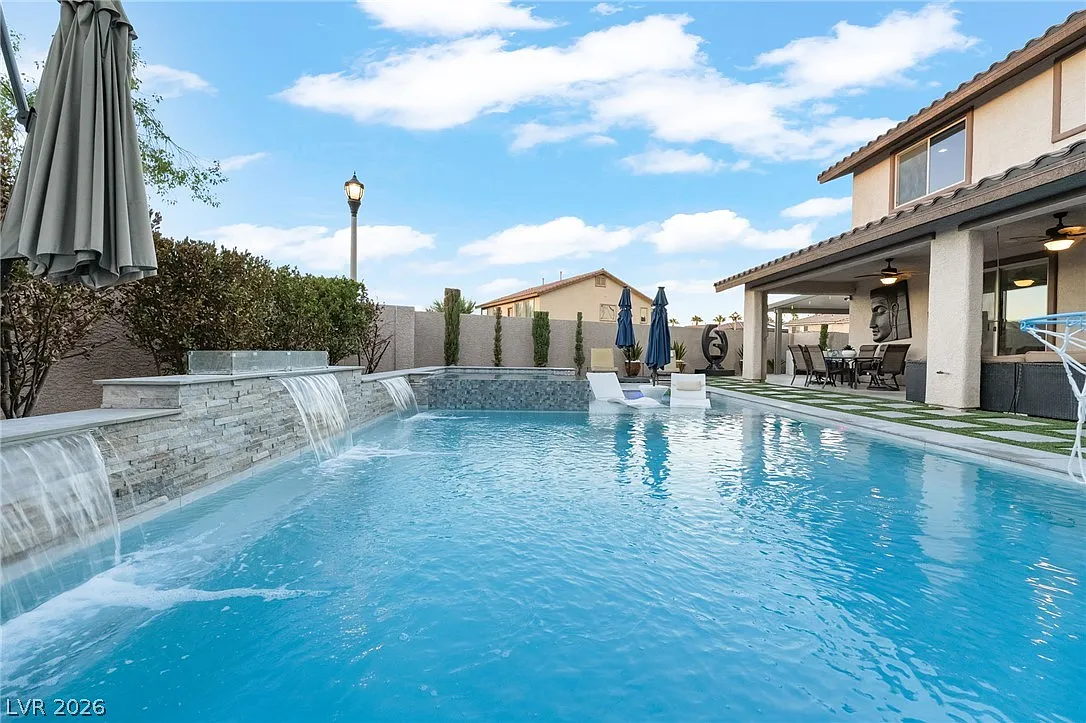4 bed, 3.0 bath, 2703 sqft, $3,700 — Photo 1