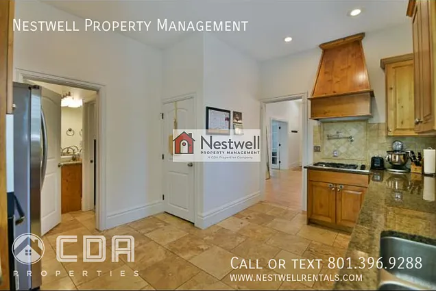 562 S Elizabeth St — Photo 6