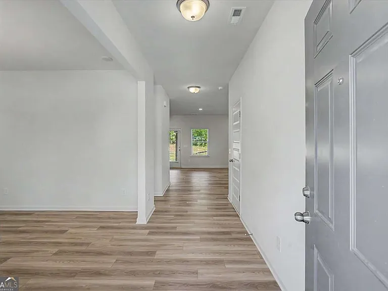 59 Bennett Way SE — Photo 2