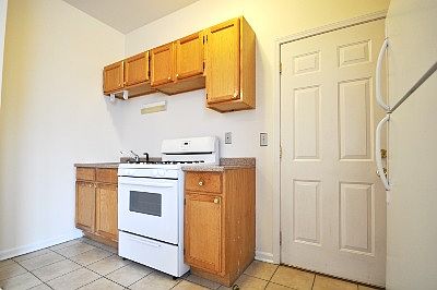 3rd image of 435 E Oakwood Blvd Unit 38