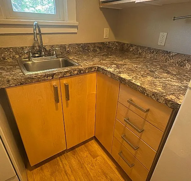 523 W Hays St — Photo 3