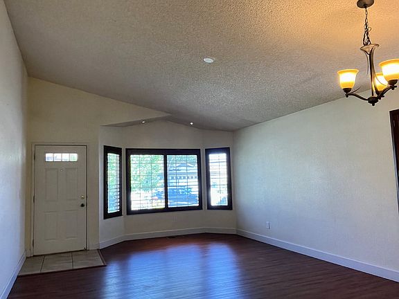 5th image of 1617 Maple Creek Ln